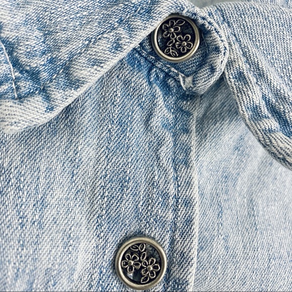 VINTAGE | 1990’s Light Wash Denim Preppy Casual Short Sleeve Button Down Shirt - Picture 9 of 12